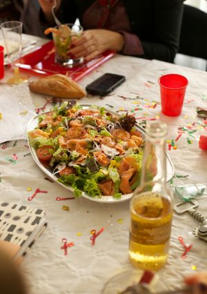 Una foto de Ensalada de salmón ahumado para Navidad