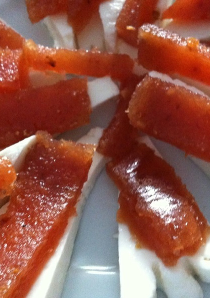 Una foto de Queso fresco con membrillo