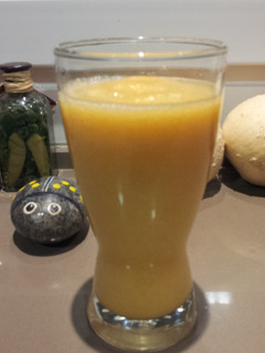 Una foto de Batido smoothie de manzana, pera y naranja