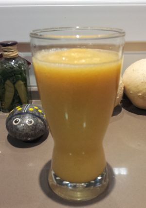 Una foto de Batido smoothie de manzana, pera y naranja
