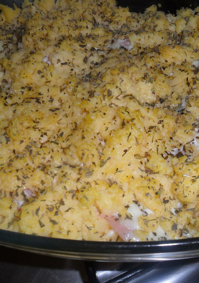 Una foto de Pastel de polenta con jamón y queso
