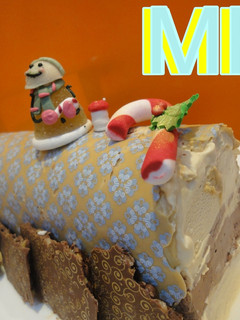 Una foto de Bûche de Noël de biscuit y trufa