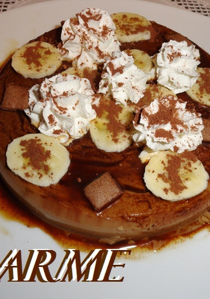 Una foto de Flan de café al cacao y plátano