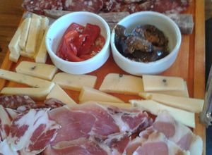 Una foto de Mini tabla de queso y fiambre