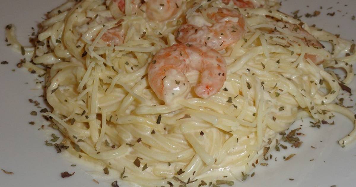 Espaguetis con crema de tres quesos y langostinos Receta de carme castillo-  Cookpad