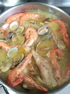 Una foto de Cazuela de rape con mariscos