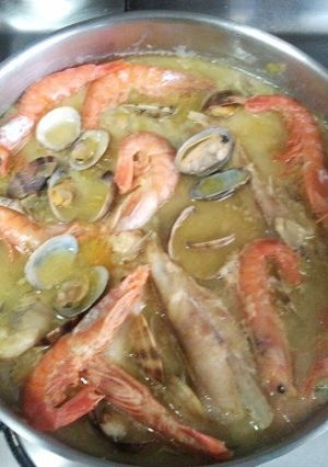 Una foto de Cazuela de rape con mariscos