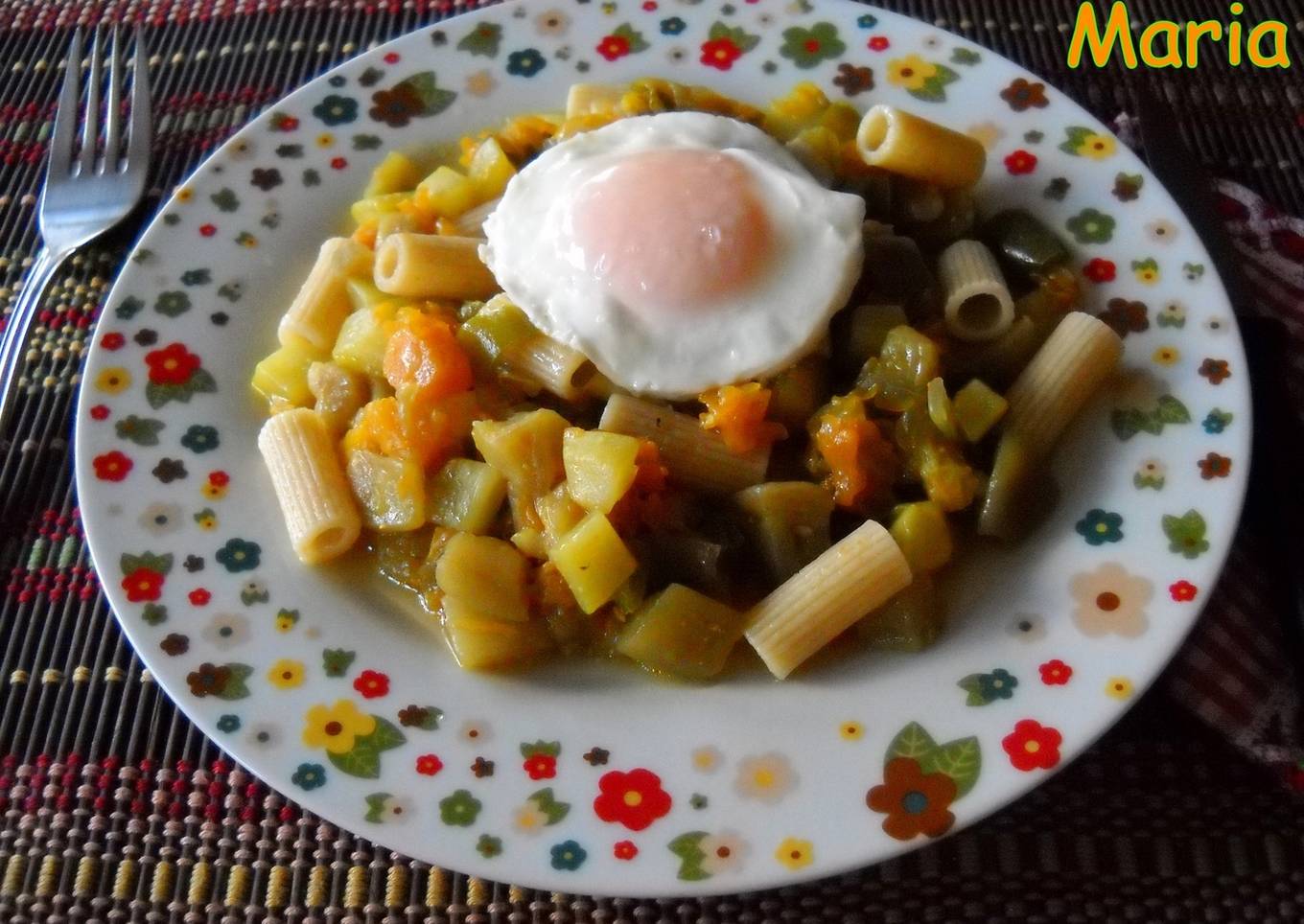 Macarrones integrales con pisto de calabaza