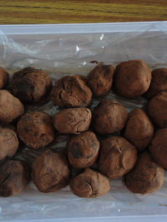 Una foto de Trufas de crema de café y avellanas