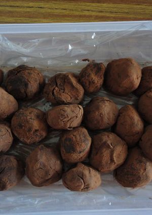 Una foto de Trufas de crema de café y avellanas