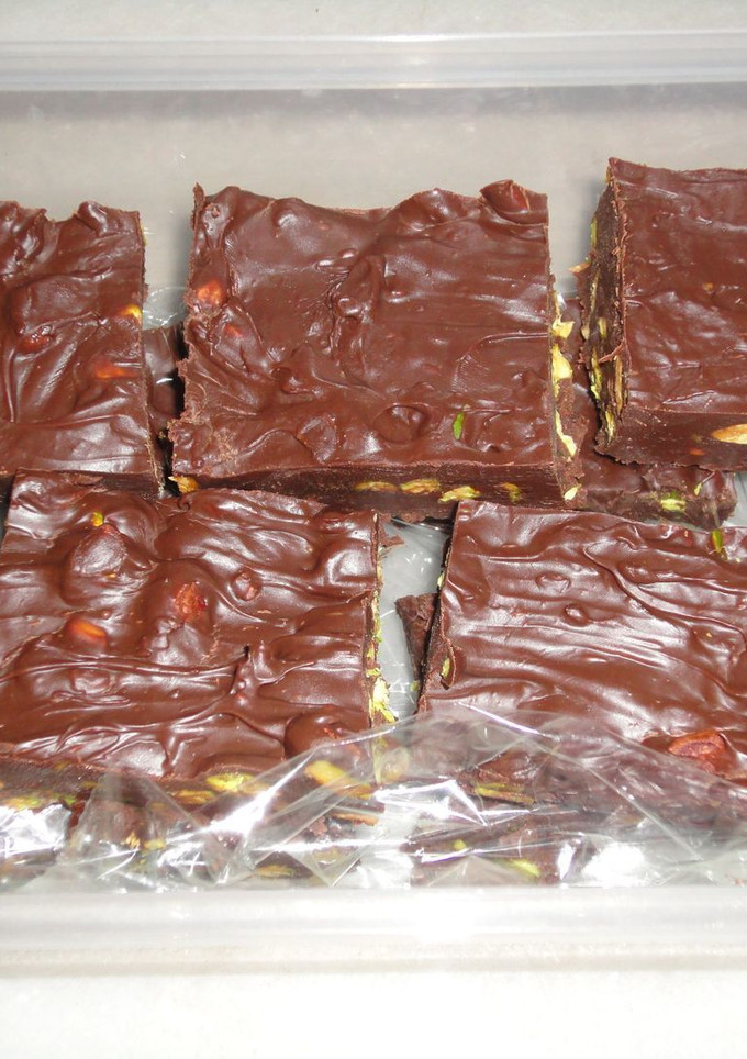 Una foto de Fundentes de chocolate y pistachos