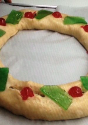 Una foto de Roscón de Reyes con Mazapán