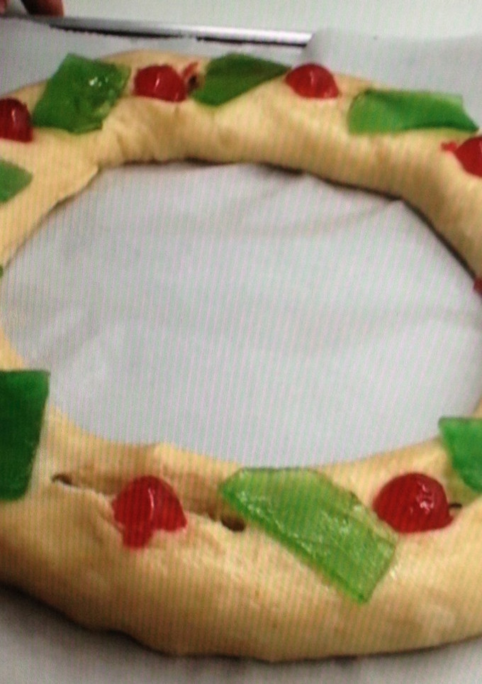 Una foto de Roscón de Reyes con Mazapán