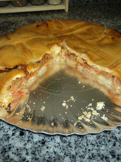 Una foto de Empanada de atún y anchoas