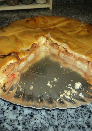 Una foto de Empanada de atún y anchoas
