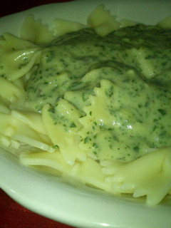 Una foto de Pasta en salsa liviana de espinacas