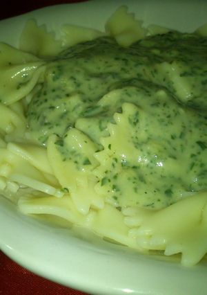 Una foto de Pasta en salsa liviana de espinacas