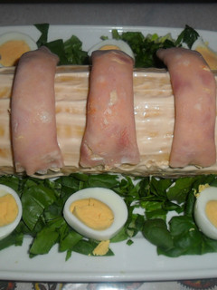 Una foto de Rollitos de jamón con crema de pollo