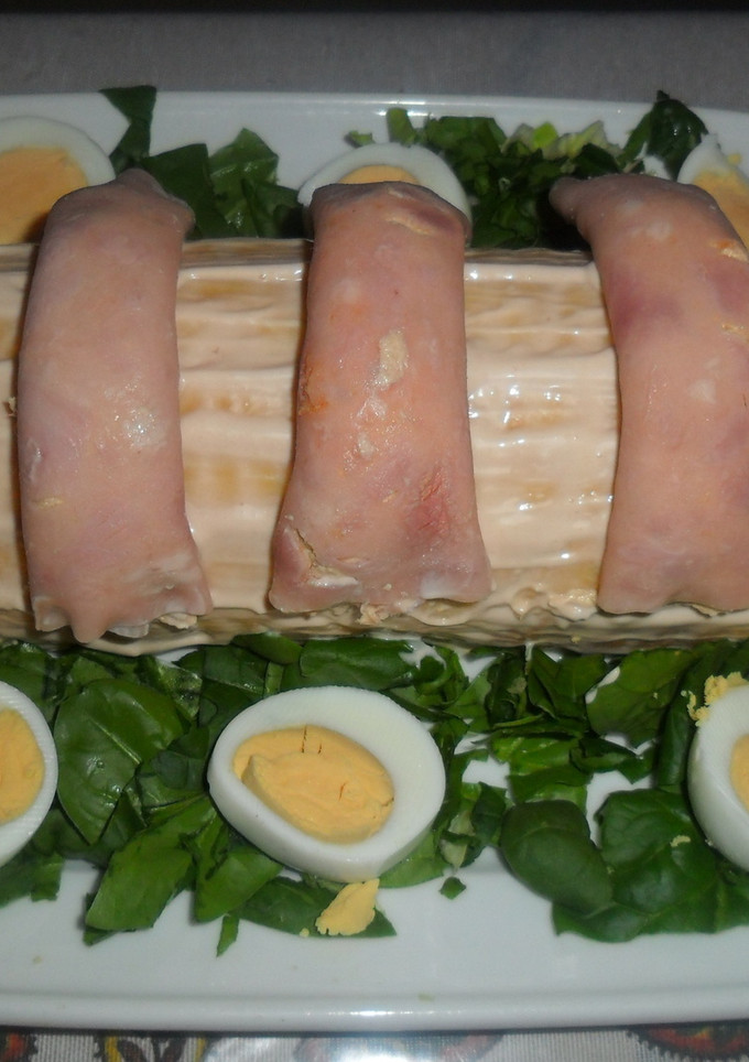 Una foto de Rollitos de jamón con crema de pollo