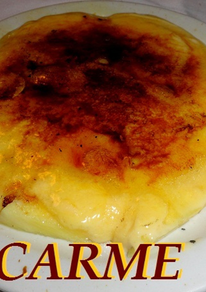 Una foto de Crema quemada con piña