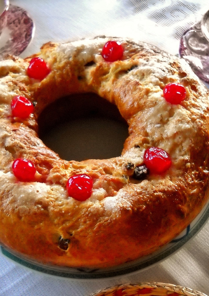Una foto de Rosca de pan dulce con arándanos, pasas y orejones