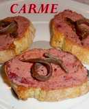Tostas con paté al camembert con arándanos