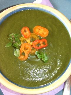 Una foto de Sopa verde de invierno