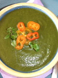 Una foto de Sopa verde de invierno