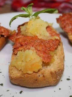 Una foto de Entrante de picadillo de chorizo y patata