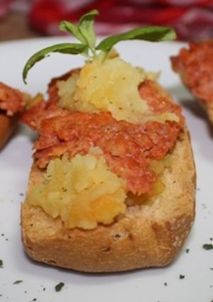 Una foto de Entrante de picadillo de chorizo y patata
