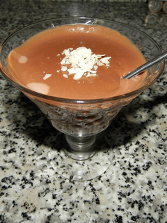 Una foto de Crema de turrón y chocolate