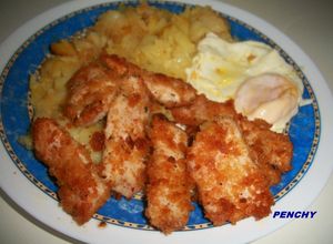 Una foto de Tiritas de pollo maceradas en plato combinado