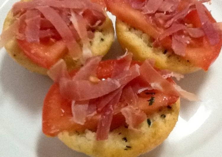 Pan de ajo con tomate y jamón