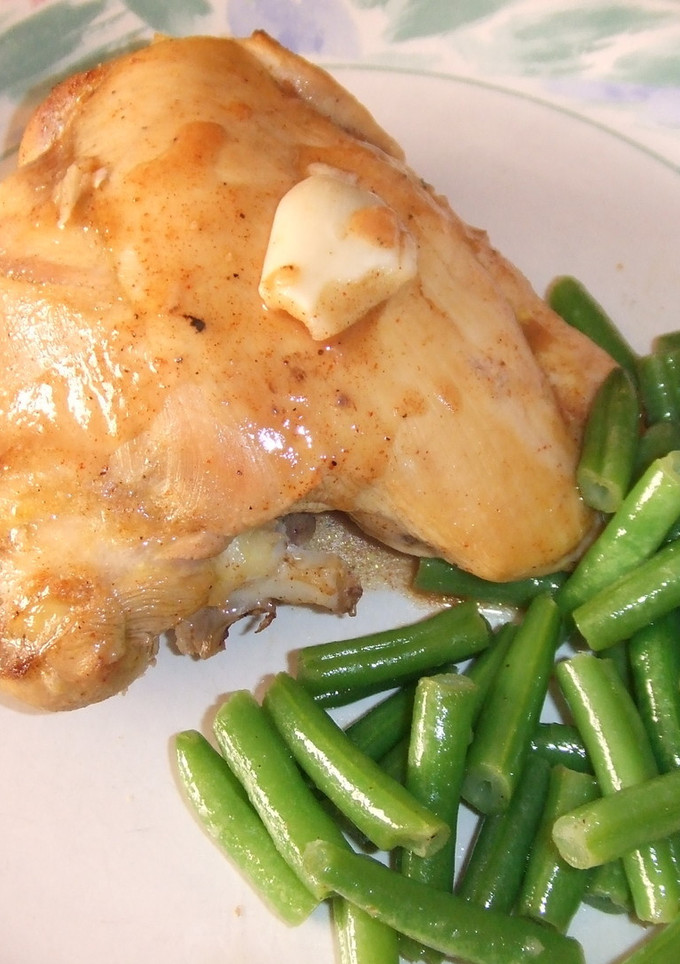 Una foto de Pollo con salsa de ajos y limas