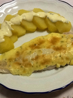Una foto de Merluza al horno con alioli