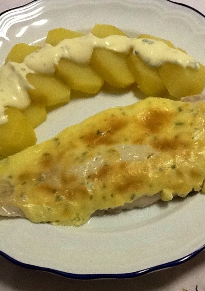 Una foto de Merluza al horno con alioli