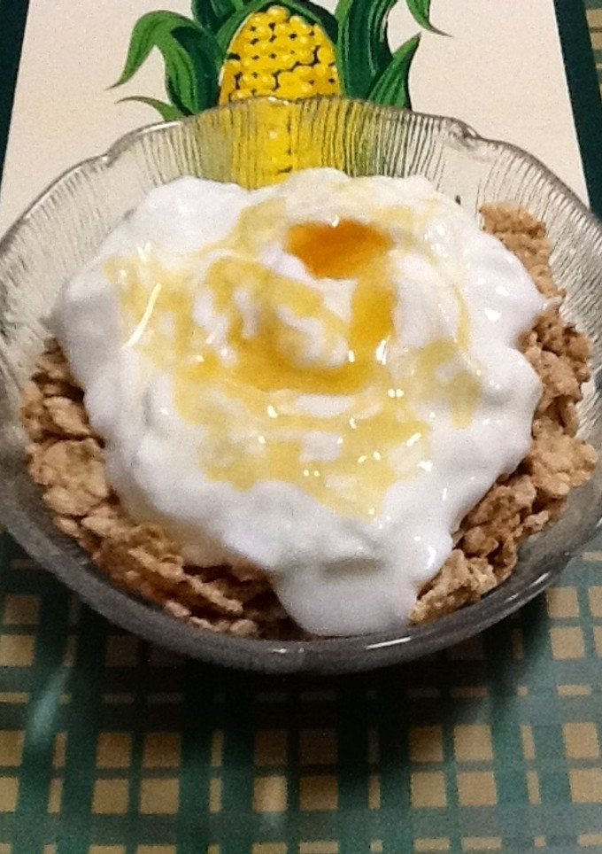 Una foto de Cereales integrales con yogur y miel