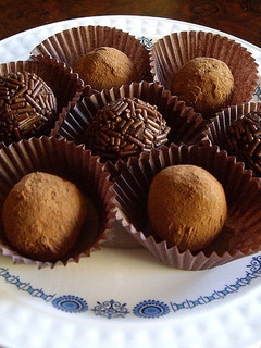 Una foto de Brigadeiros o Trufas