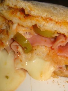 Una foto de Pizza rellena arrollada