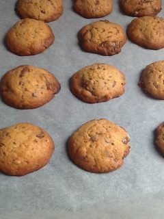 Una foto de Galletas con chocolate de leche y almendras