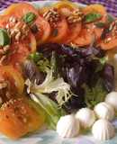 Tomates Raf y quesitos frescos con semillas y nueces