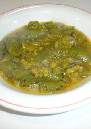 Una foto de Habas enteras con salsa especiada
