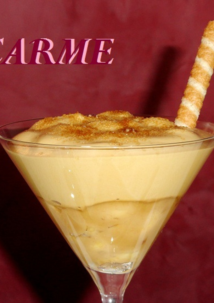 Una foto de Copa de turrón con plátano y espuma de café