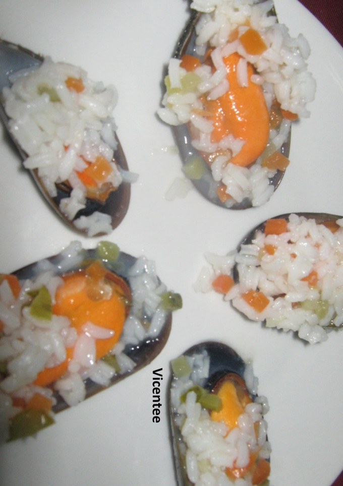 Una foto de Mejillones con variantes