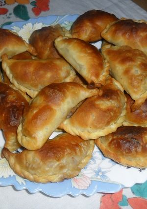 Una foto de Empanadas de carne mixta con aceitunas