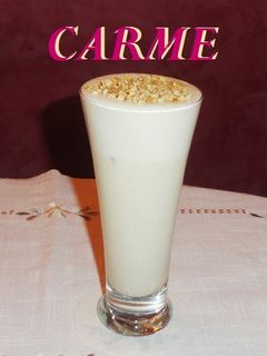 Una foto de Batido de plátano con crocante de almendras