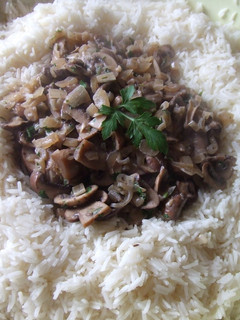 Una foto de Arroz basmati con champiñones Portobello y echallotes
