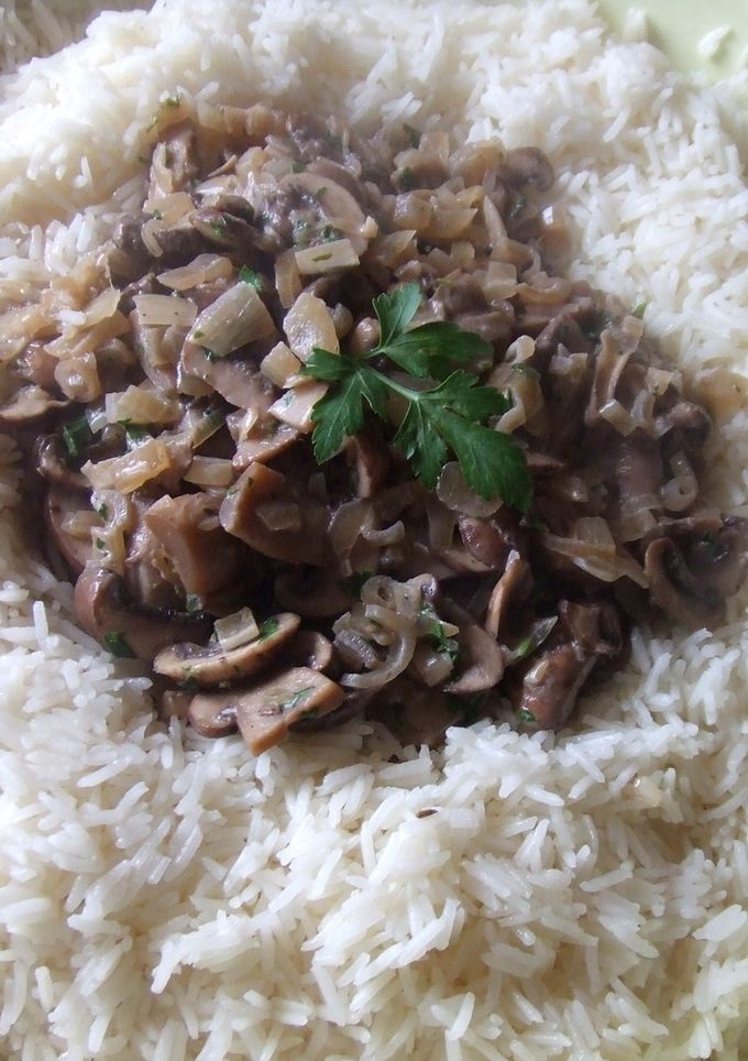 Una foto de Arroz basmati con champiñones Portobello y echallotes