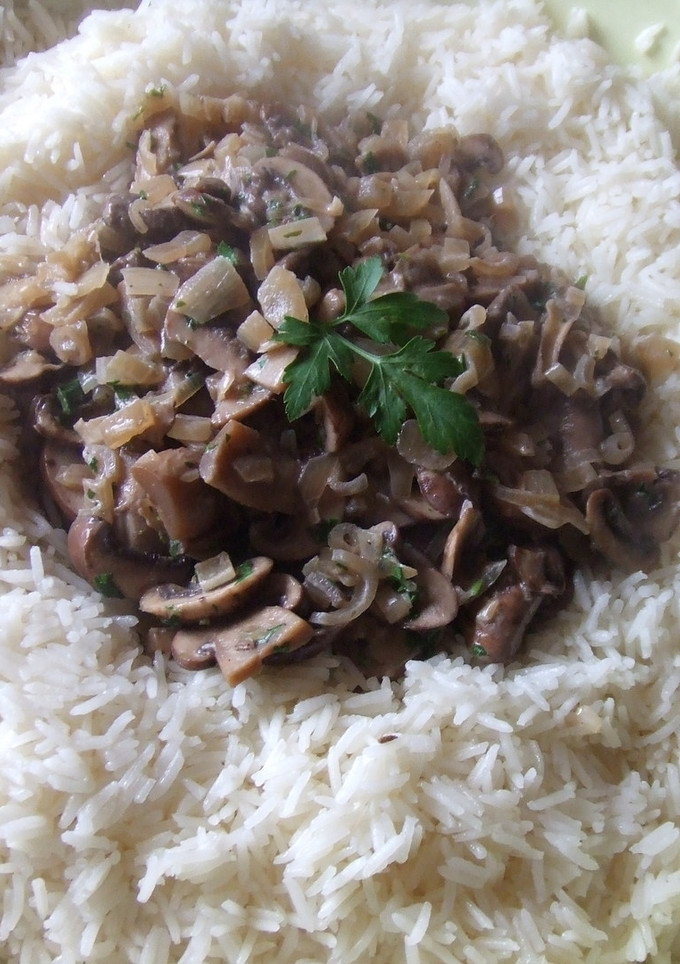 Una foto de Arroz basmati con champiñones Portobello y echallotes