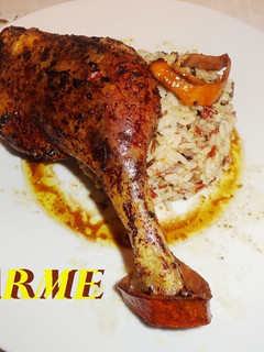 Una foto de Pato confitado al aroma de canela y naranja